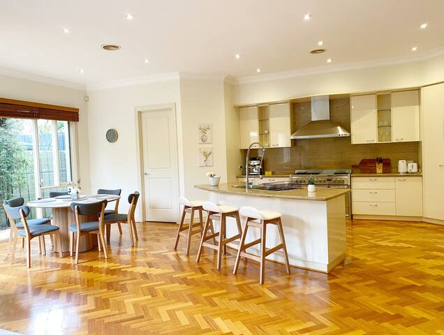 Brighton Golden Mile@150 Meters to the beach gallery image 5