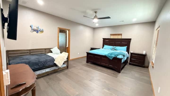 Dormitorio principal
una cama tamaño king y dos camas individuales.