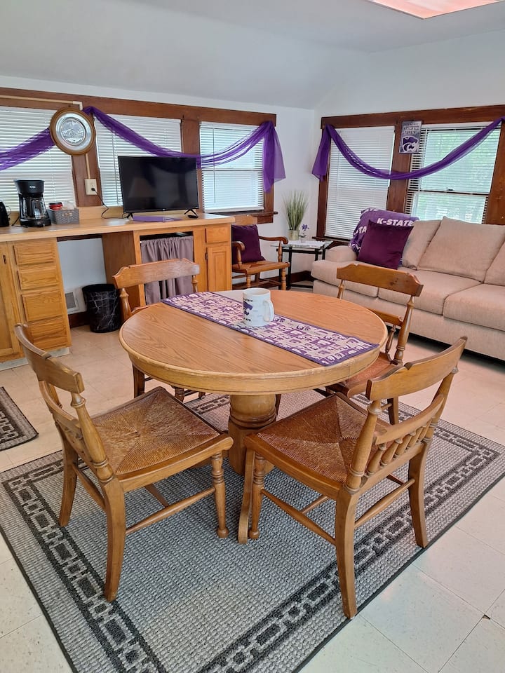 K-state Lovers Apt In Downtown Mhk - Kansas state university, Manhattan