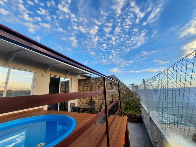 Céu e Mar: Cobertura duplex em frente à praia gallery image 2