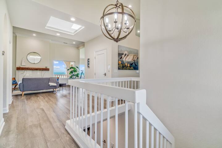 Ocean Front Luxury Home gallery image 5