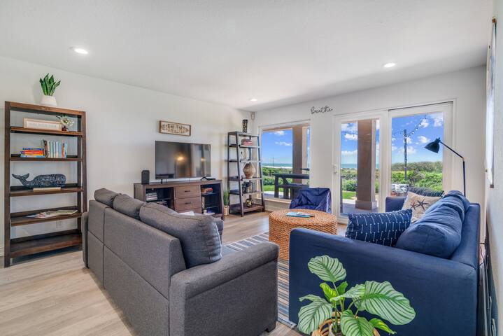 Ocean Front Luxury Home gallery image 4