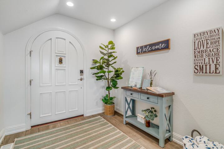 Ocean Front Luxury Home gallery image 3