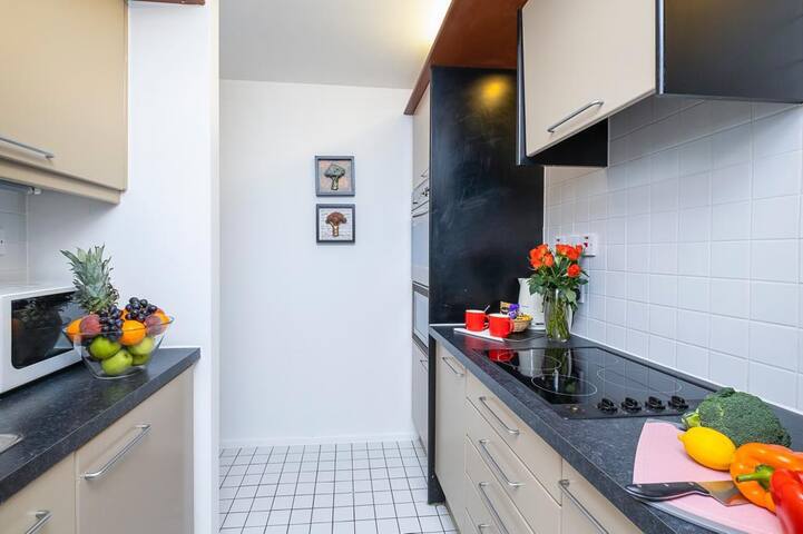 Apartment in Kensington with view gallery image 5