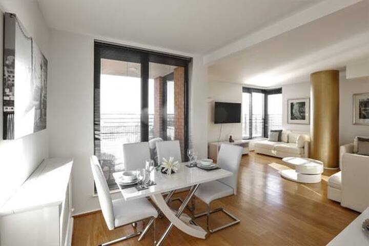 Apartment in Kensington with view gallery image 2