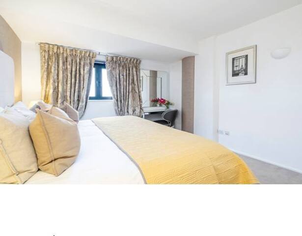 Apartment in Kensington with view gallery image 3