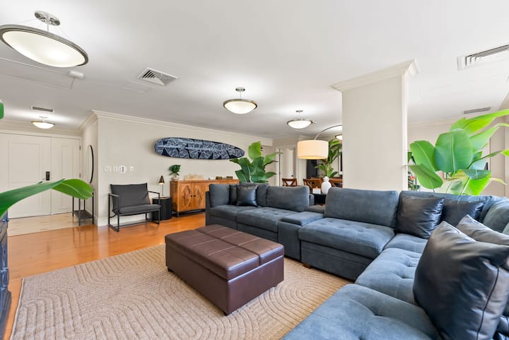 Penthouse | 1,700 Sq Ft | 3br/2ba | Parking | Pool - Honolulu