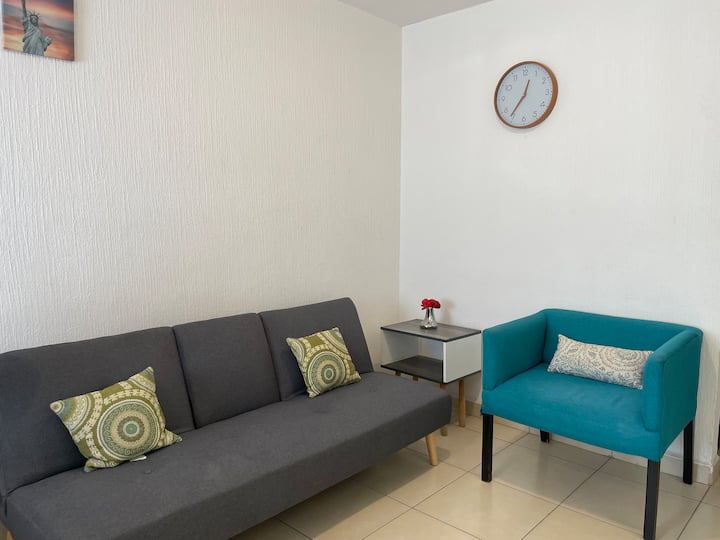 Práctica Y Bonita En Privada. House In León. - León