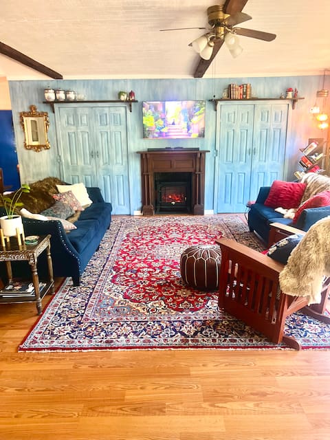 Popular Airbnb listing: Black Cat Cabin in Aiken / Edgefield