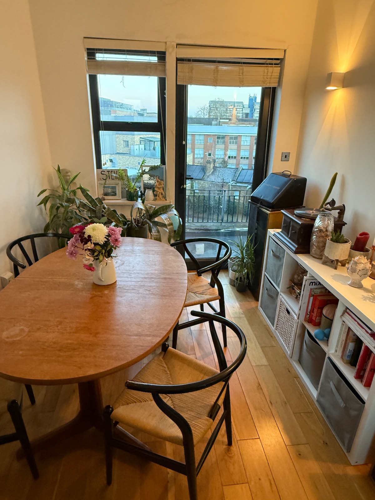 Picture Idea: King Bed In Bright Modern Penthouse London Fields