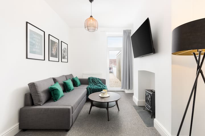 Crawshay House | Relax, Play & Stay | Summer Group - Barry