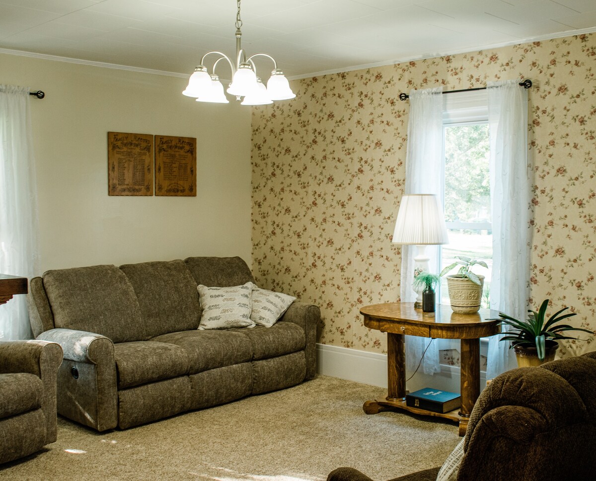 Top Airbnb: Hannah’s Farmhouse in East Tennessee Foothills