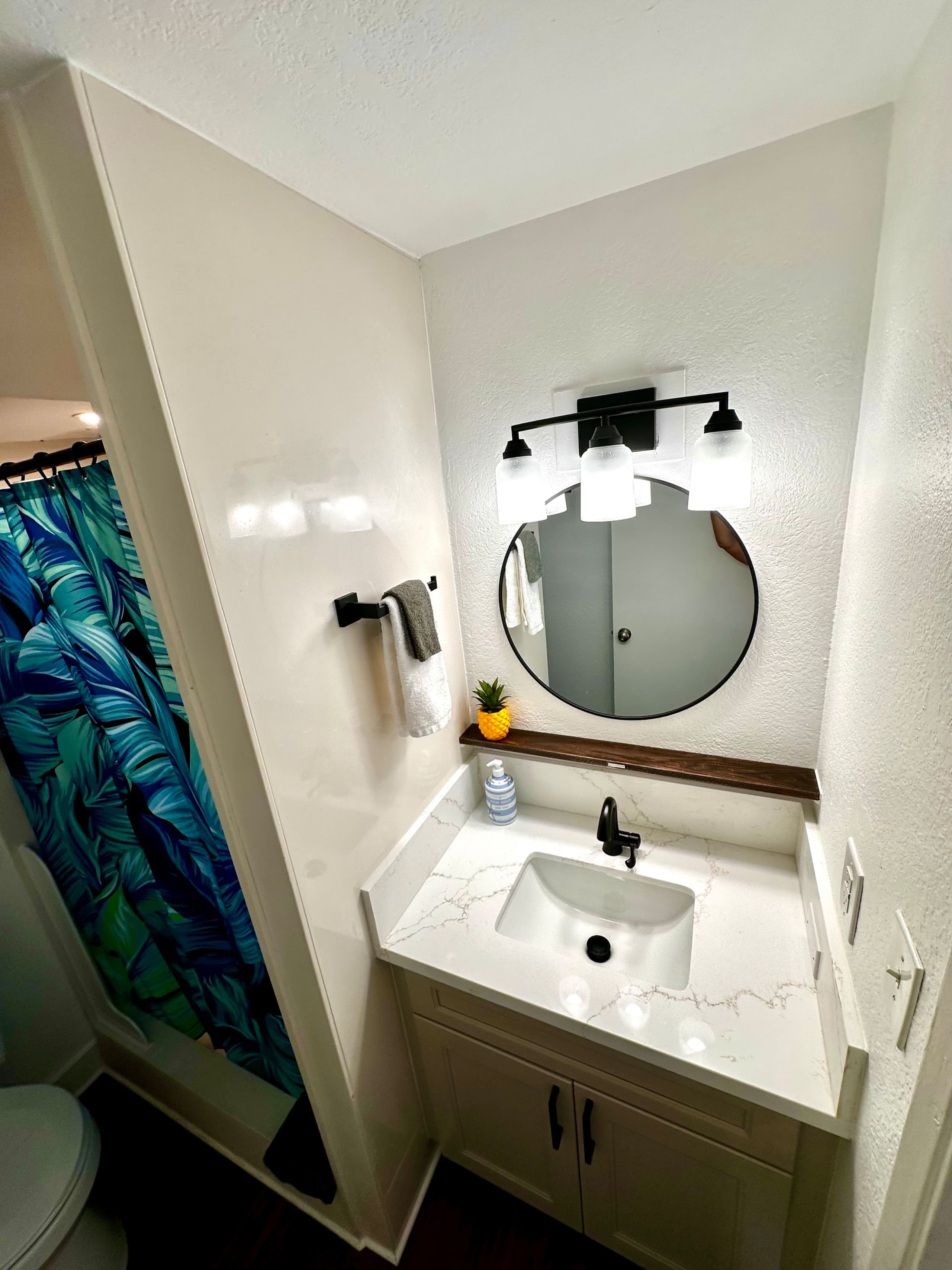 Condo in Honolulu · ★4.86 · Studio · 1 bed · 1 bath - Image 6