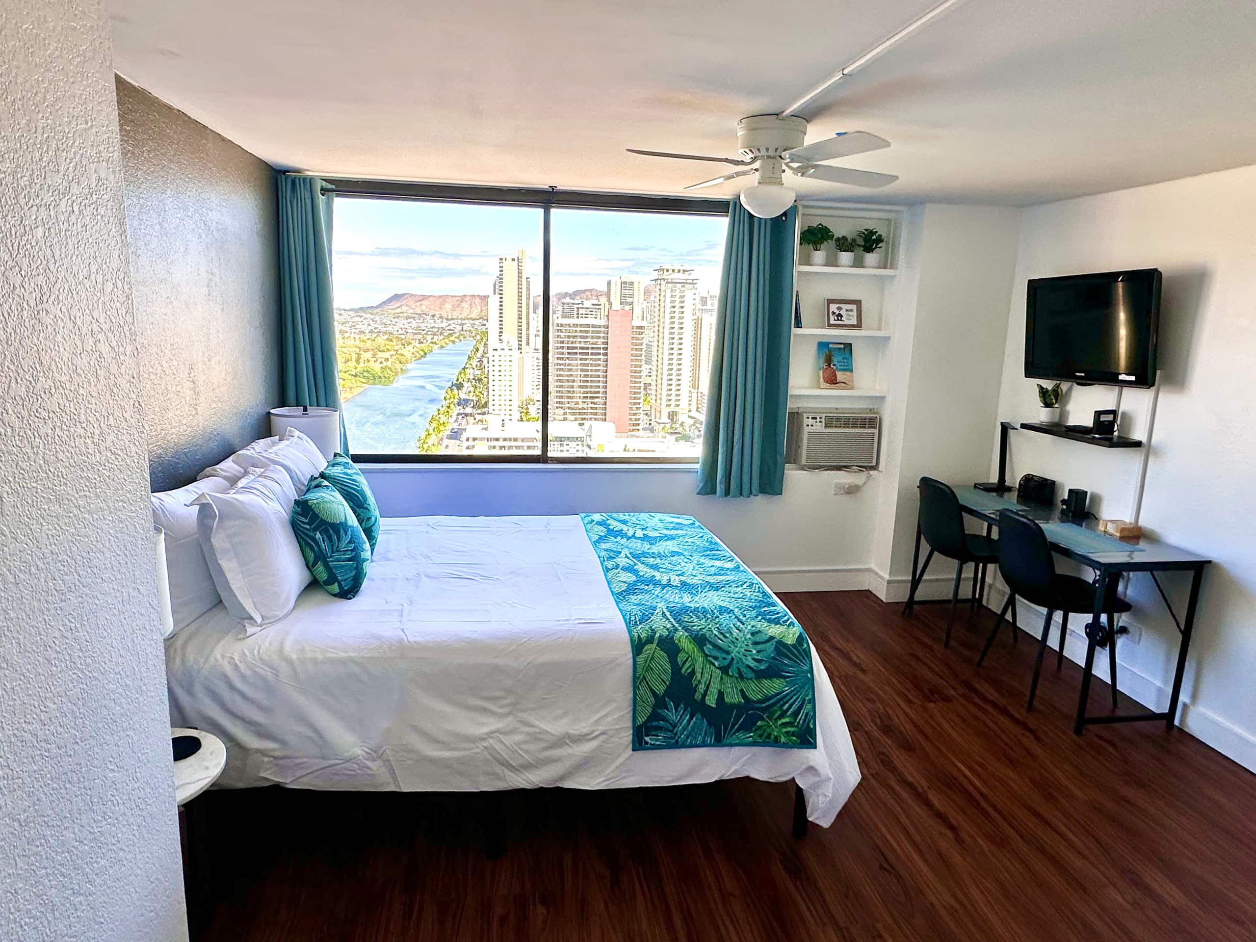 Condo in Honolulu · ★4.86 · Studio · 1 bed · 1 bath - Image 9