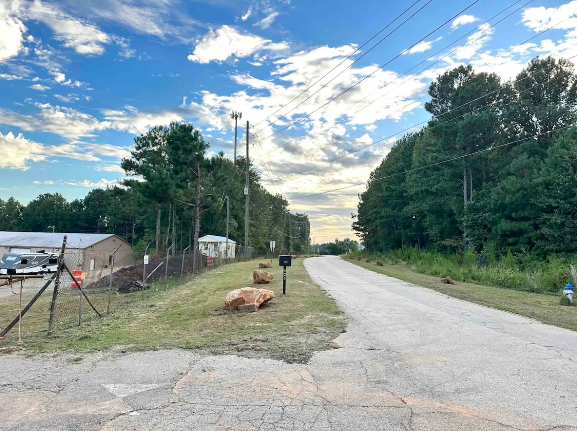 Industrial Chic Tiny Cabin 2.5mi away Chateu Elan