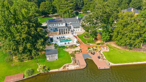 Tranquil Waters Lakeside Mansion l Lake Spivey