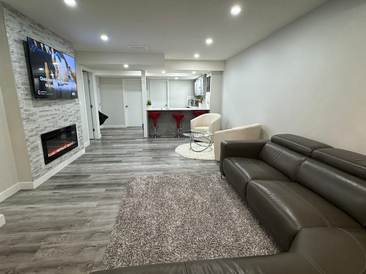 Hansbnb Near Airport
5 Mins Drive From Yyc - カルガリー