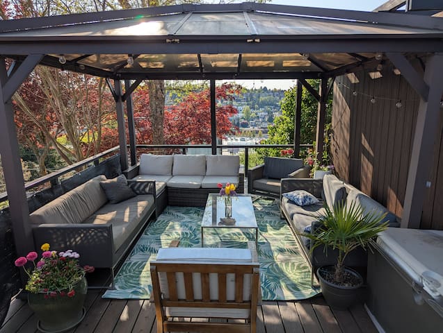 Beautiful Inside & Out · 4bd/2bath · AC! gallery image 2