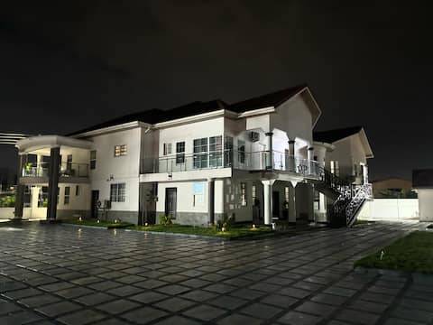 Grand Jacuzz1 @ East Airport