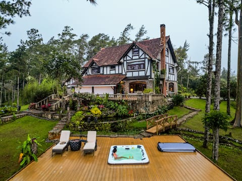 Cerro Azul Mountain Retreat a magical home.