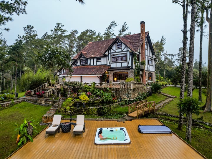 Cerro Azul Mountain Retreat a magical home.