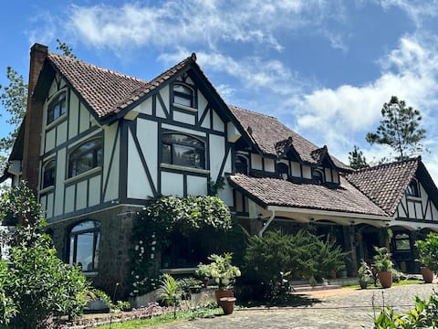 Cerro Azul Mountain Retreat a magical home.