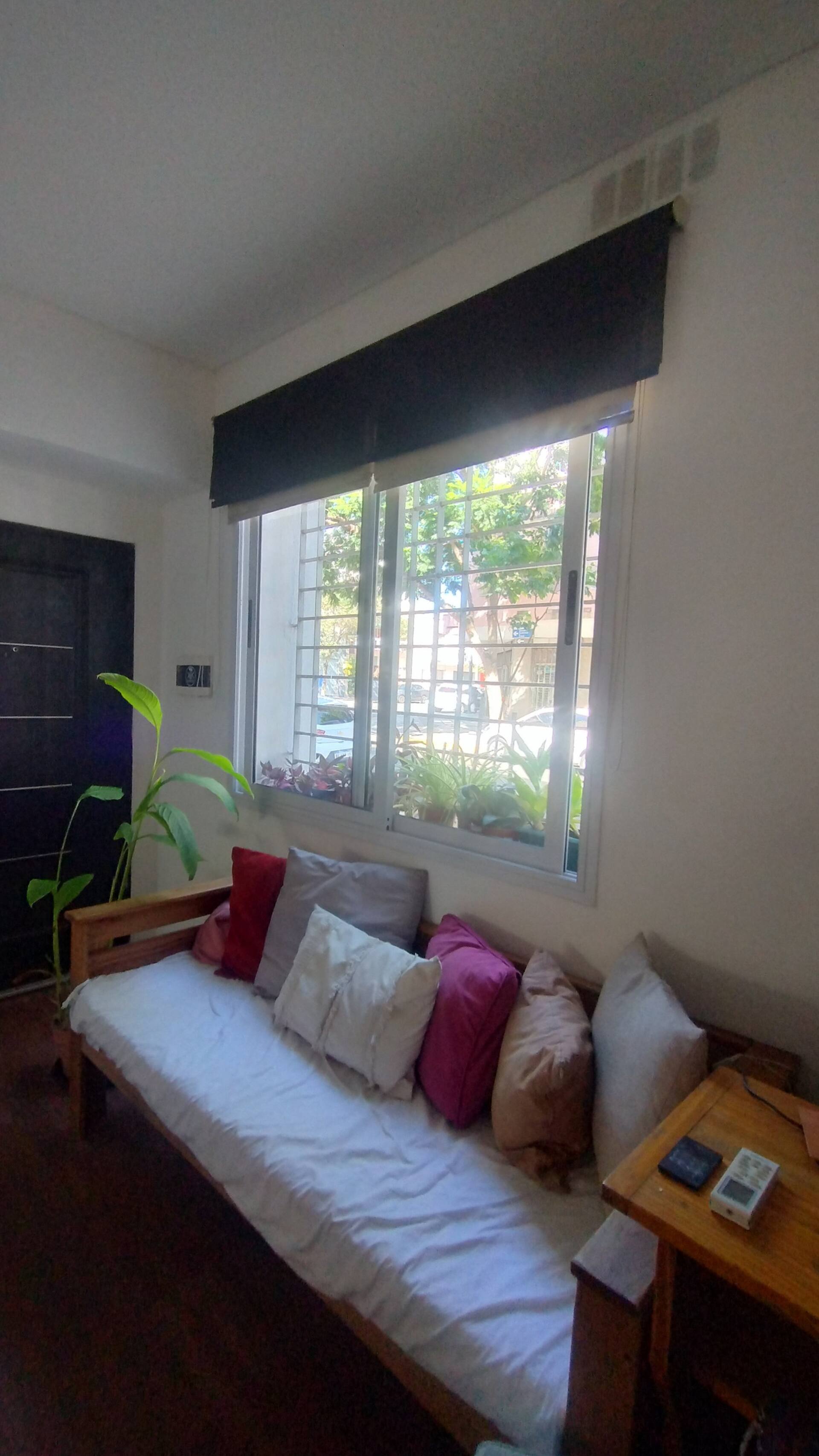 Room in shared apartment in Flores