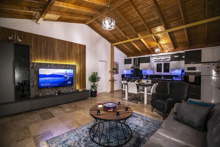 Korunaklı Büyük ıSıtma Havuzlu Villa - Kalkan