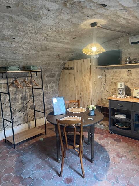 Popular Airbnb listing: Atypical room, Giverny in Eure