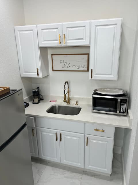 Successful Airbnb property: Beautiful Studio near Tampa Airport (TPA) in Town 'N' Country