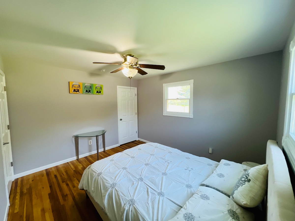 Chumba cha kulala 1, Kitanda cha Malkia