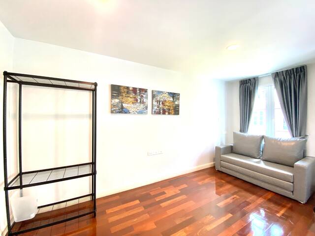 PerfectHome/near QSNCC/pool/BTS/MRT gallery image 2