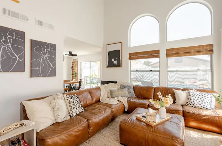 Comfy, Clean 3 Bedroom Home, 2 King Beds, WiFi