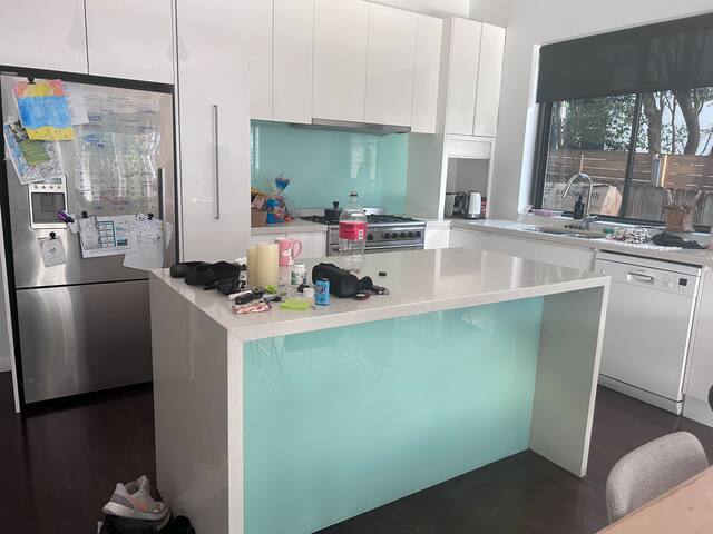 Large modern semi Dover Heights gallery image 5