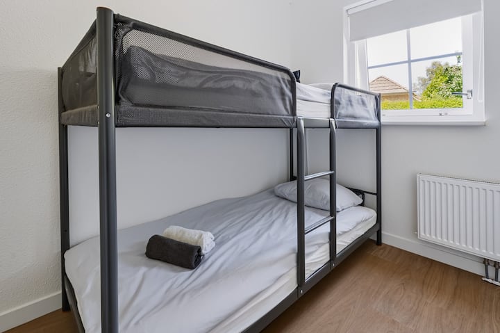 Druga spavaća soba s krevetom na kat 2 × 90 × 200 cm