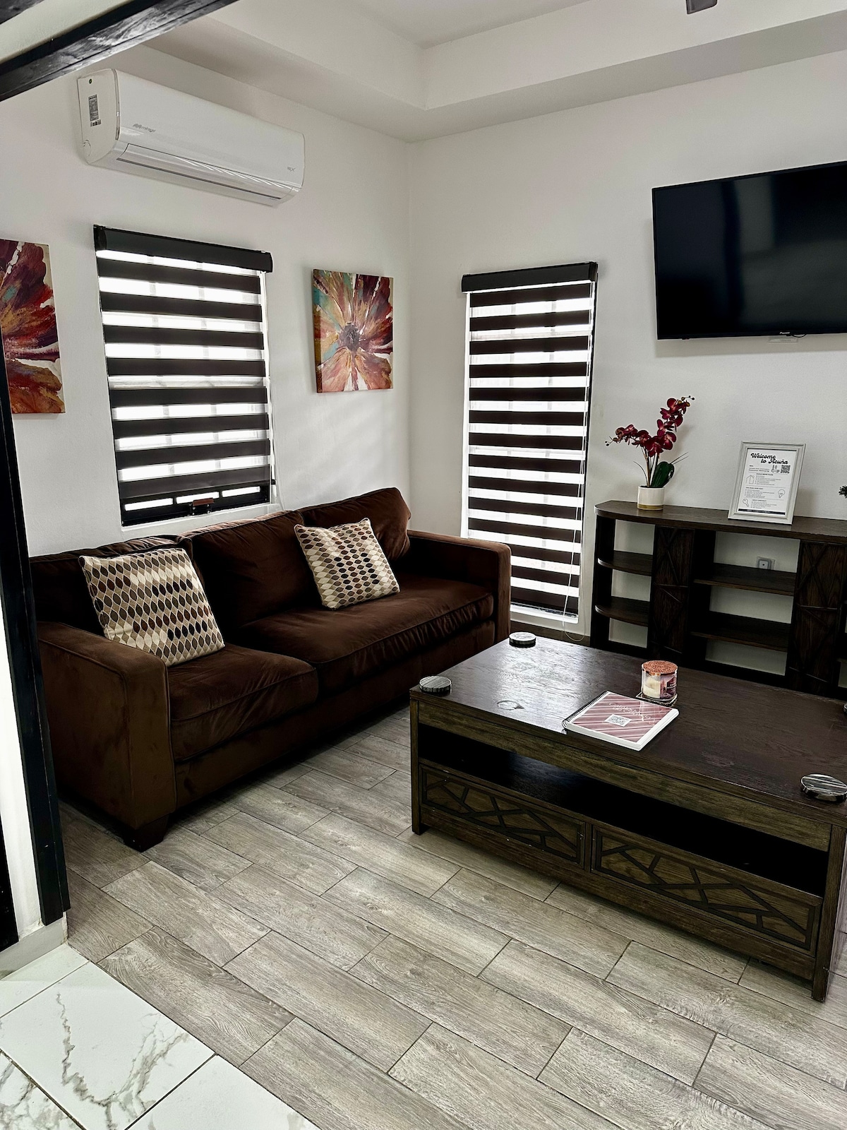 Successful Airbnb property: Stylish 2BD Apartment w/ Secure Private Parking in Coahuila De Zaragoza