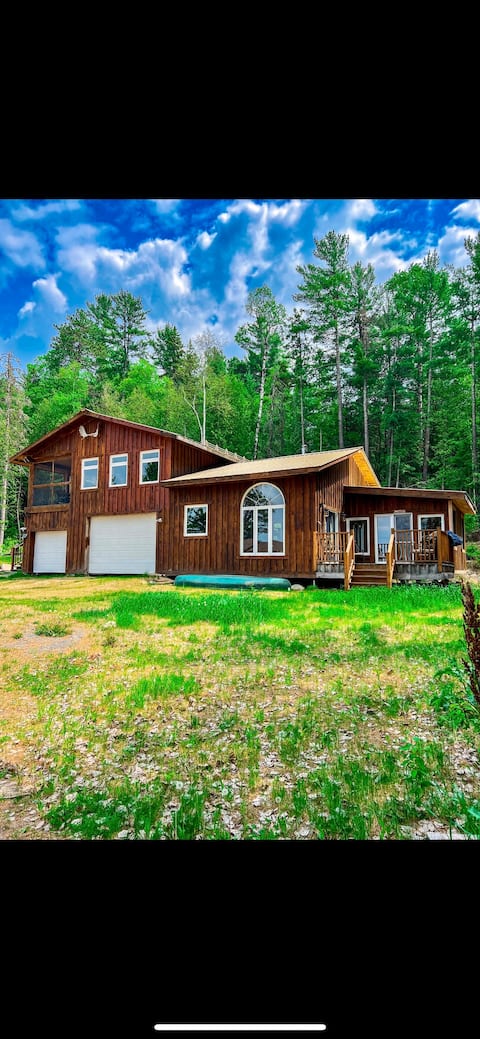 Luxury Chalet: Dual Suites on Private Lake Obabika