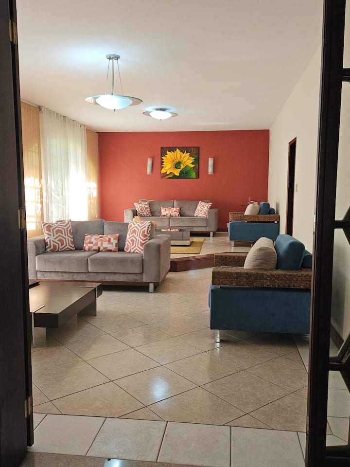 Casa Espaçosa Em Jardim Camburi - Vitoria