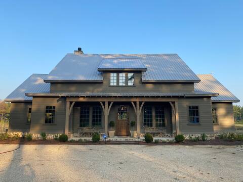 Secluded Luxury Cabin near Auburn