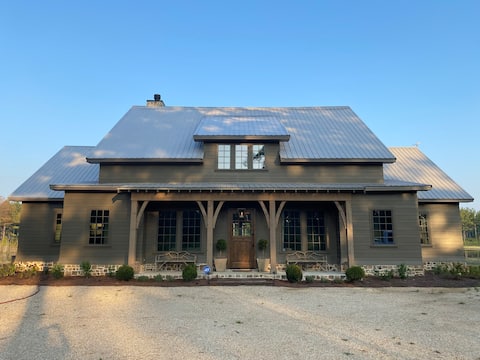 Secluded Luxury Cabin near Auburn