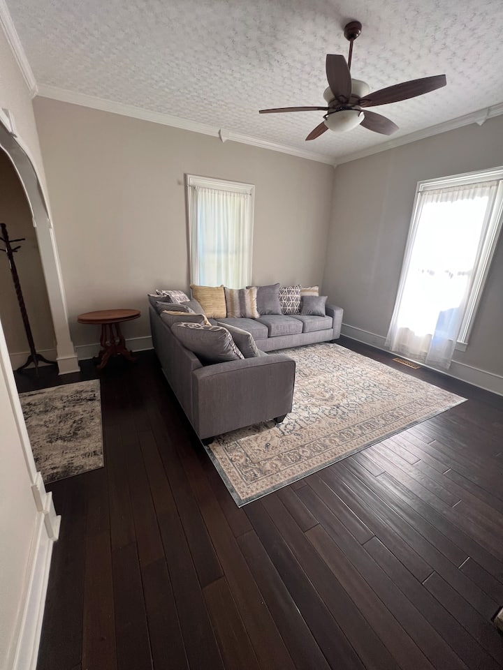 Downtown Screen Porch Living - Cartersville, GA
