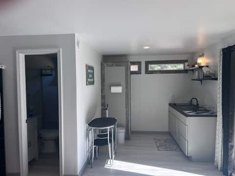 Popular Airbnb listing: Tiny Home Pool View 25 Mins to Beacha in Ensley