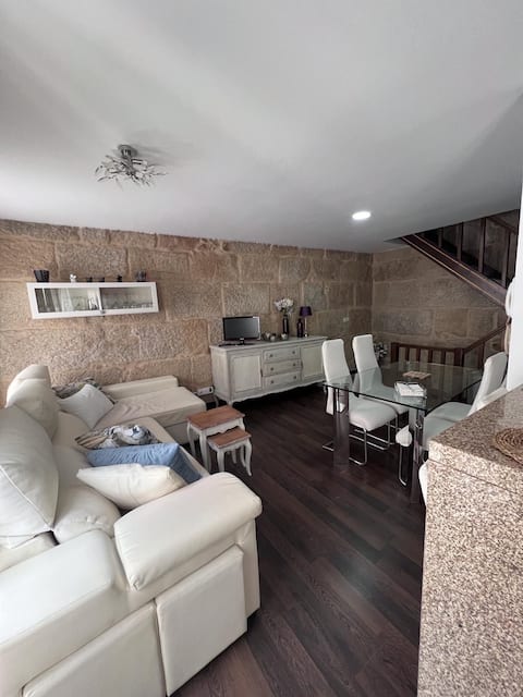 Popular Airbnb listing: family home in the center Reg: 4435924NG2943N0001RZ in Marín