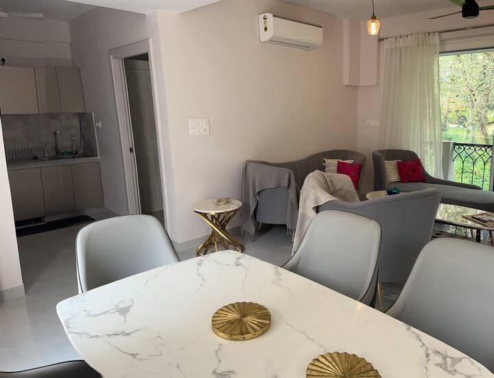 Dining area image 1