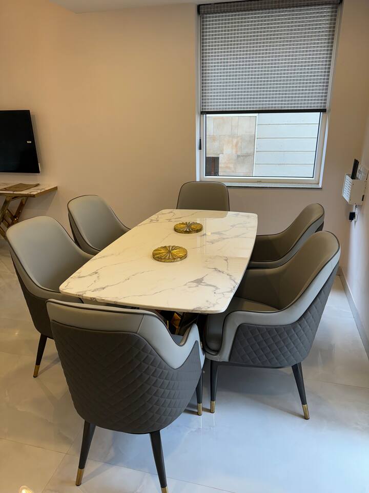 Dining area image 2