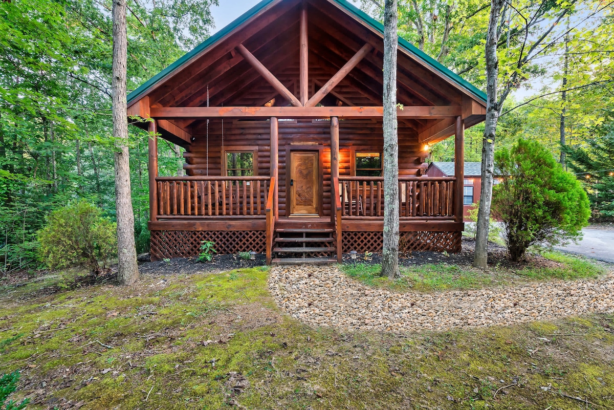 Cute Couples Getaway! Movie Theater, Games, Hottub