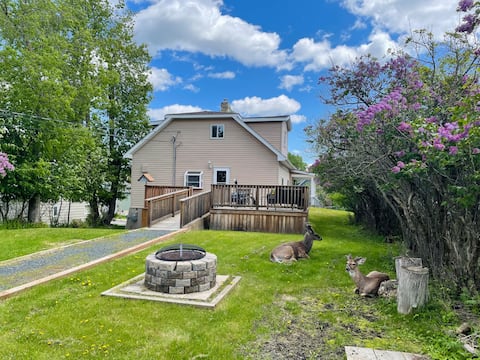 4 BDRM/2 Full Bath 2 Mins to Downtown and LOTW