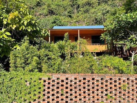 Blue Lagoon Cat Ba - wooden house