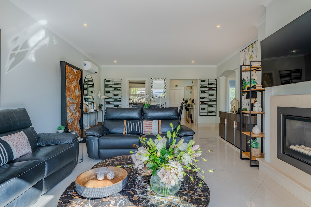 Anúncio popular: Luxury 2 bedroom apt. w/ Pool Balcony & Terrace em Quarteira