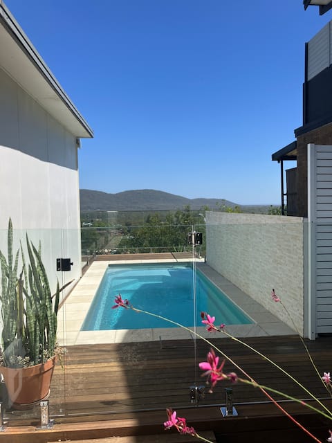 Kiana’s Place 
Heated Pool Views fireplace, pet ok